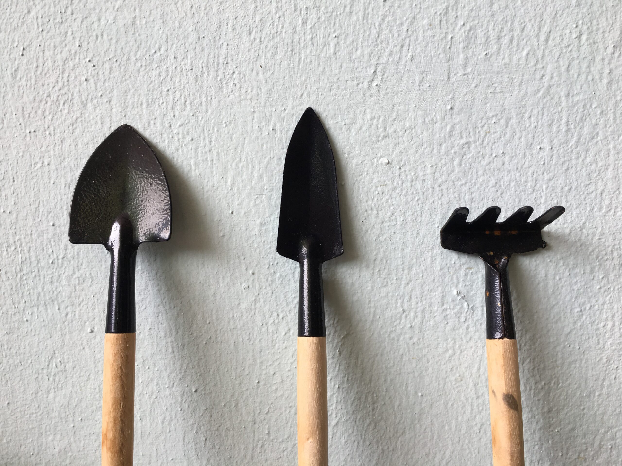 shovels made steel wooden handle